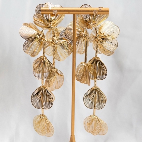 New! Zara Famous Kate Middleton Floral Statement Earrings NWT - Picture 6 of 7